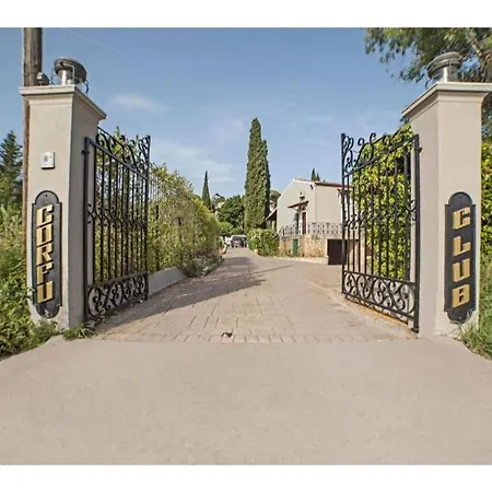 Ξενοδοχείο με διαμερίσματα Corfu Club Maisonette 1 *